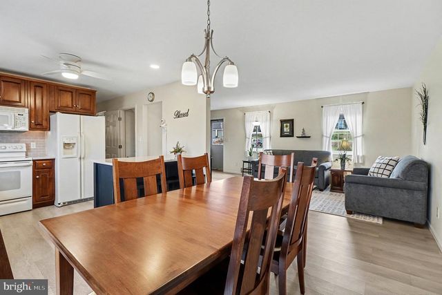 206 JOYCE DR, Lititz, PA 17543