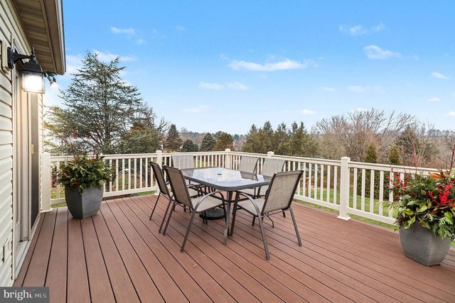 206 JOYCE DR, Lititz, PA 17543