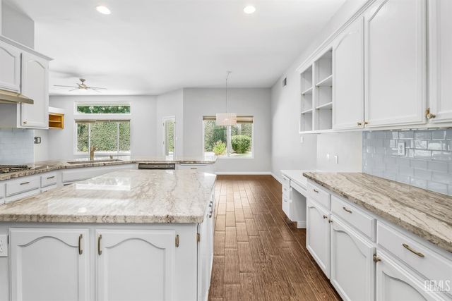 10918 Rosslyn Lane, Bakersfield, CA 93311