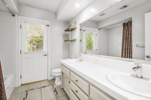 10918 Rosslyn Lane, Bakersfield, CA 93311