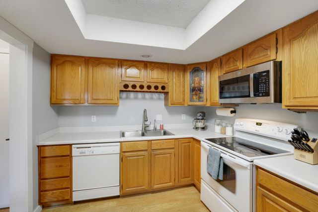 4710 58th Avenue N 107, Crystal, MN 55429