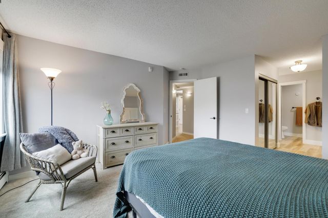 4710 58th Avenue N 107, Crystal, MN 55429