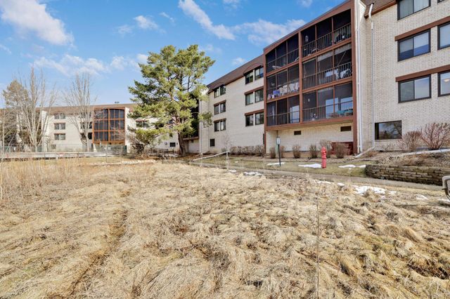 4710 58th Avenue N 107, Crystal, MN 55429