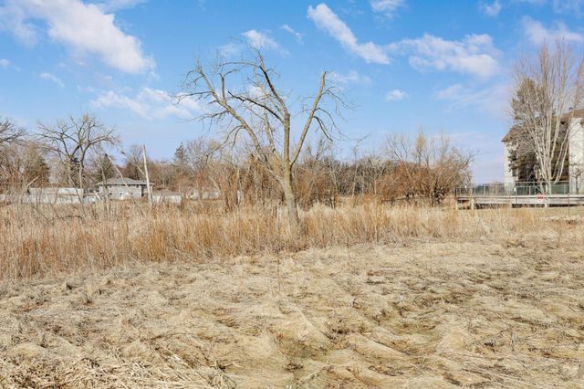 4710 58th Avenue N 107, Crystal, MN 55429