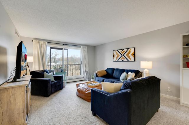 4710 58th Avenue N 107, Crystal, MN 55429