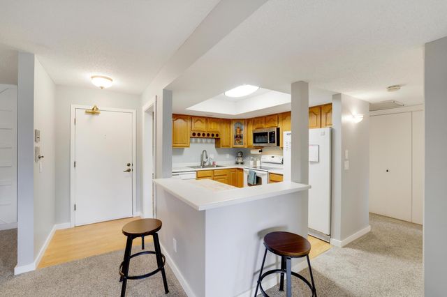 4710 58th Avenue N 107, Crystal, MN 55429