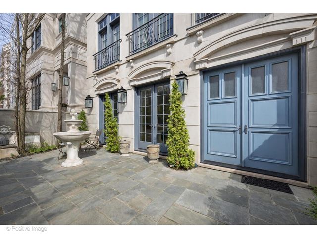 1811 N Howe Street, Chicago, IL 60614