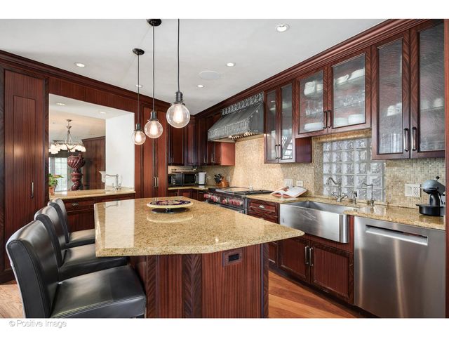 1811 N Howe Street, Chicago, IL 60614