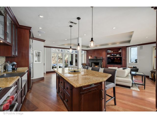 1811 N Howe Street, Chicago, IL 60614
