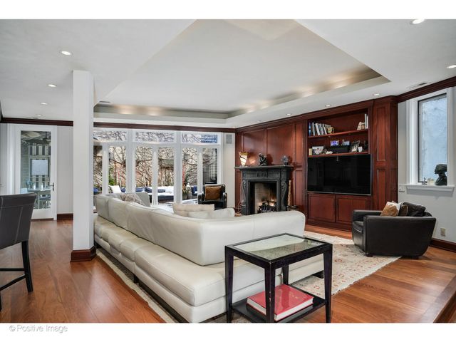 1811 N Howe Street, Chicago, IL 60614