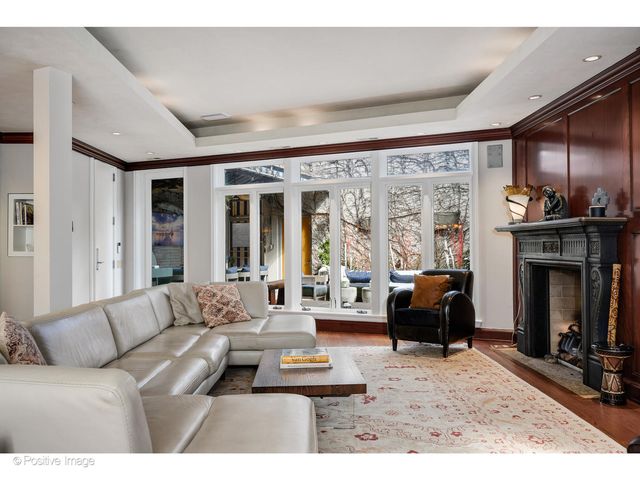 1811 N Howe Street, Chicago, IL 60614
