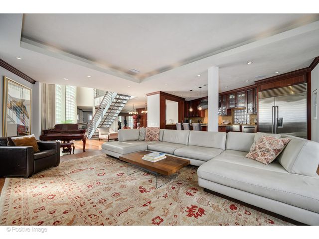 1811 N Howe Street, Chicago, IL 60614