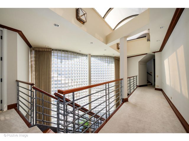 1811 N Howe Street, Chicago, IL 60614