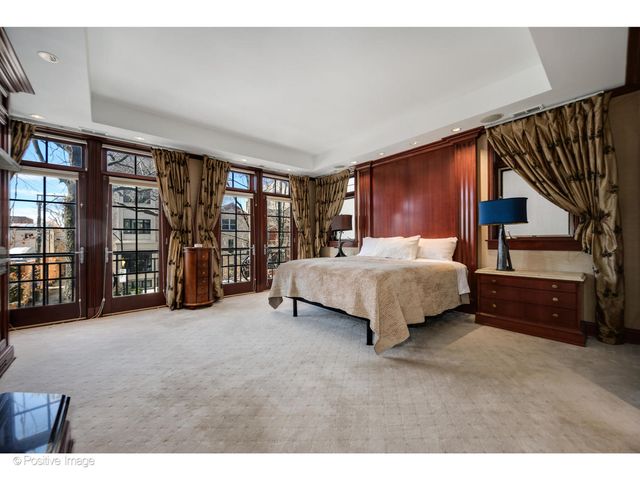 1811 N Howe Street, Chicago, IL 60614