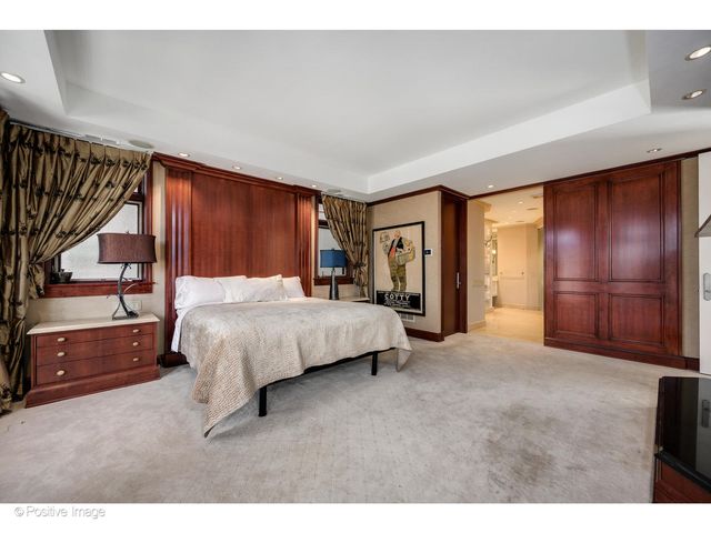 1811 N Howe Street, Chicago, IL 60614