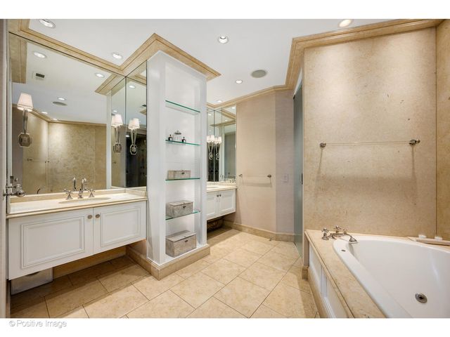 1811 N Howe Street, Chicago, IL 60614