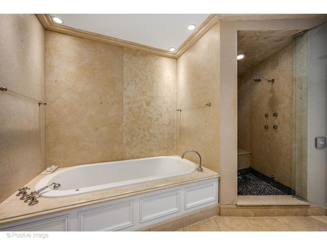 1811 N Howe Street, Chicago, IL 60614
