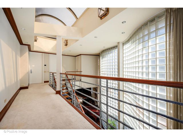 1811 N Howe Street, Chicago, IL 60614