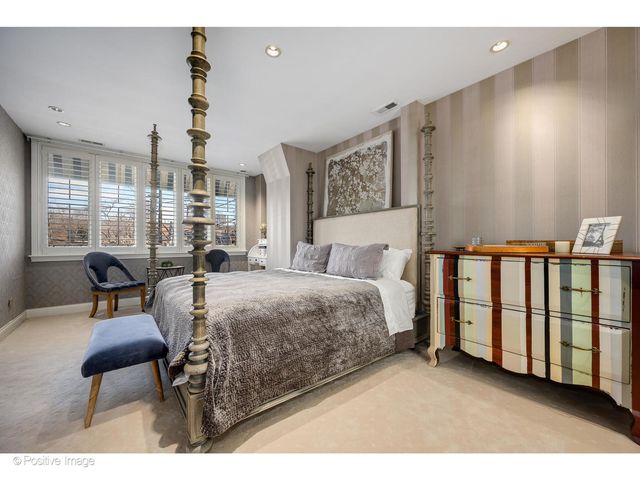 1811 N Howe Street, Chicago, IL 60614