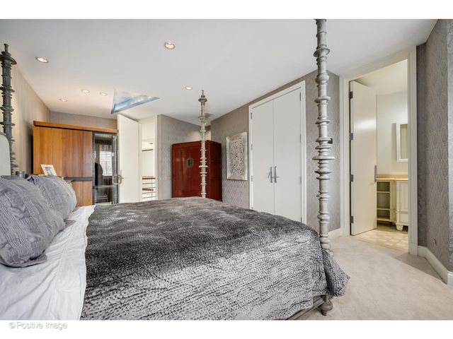 1811 N Howe Street, Chicago, IL 60614