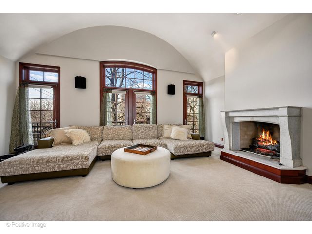 1811 N Howe Street, Chicago, IL 60614