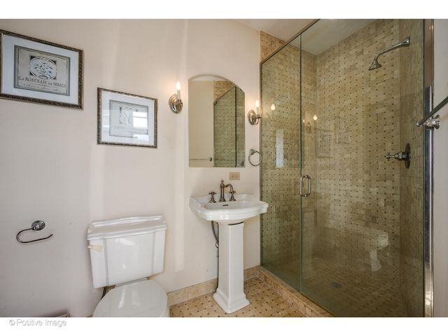 1811 N Howe Street, Chicago, IL 60614