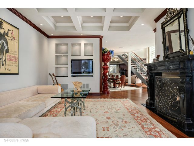 1811 N Howe Street, Chicago, IL 60614