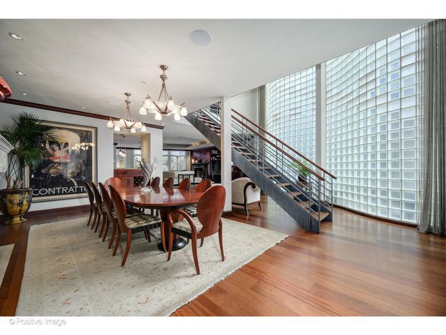 1811 N Howe Street, Chicago, IL 60614
