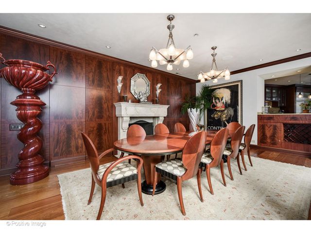 1811 N Howe Street, Chicago, IL 60614