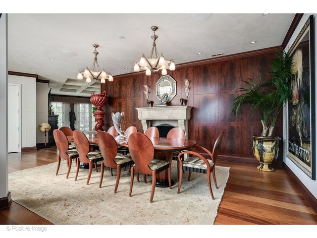1811 N Howe Street, Chicago, IL 60614