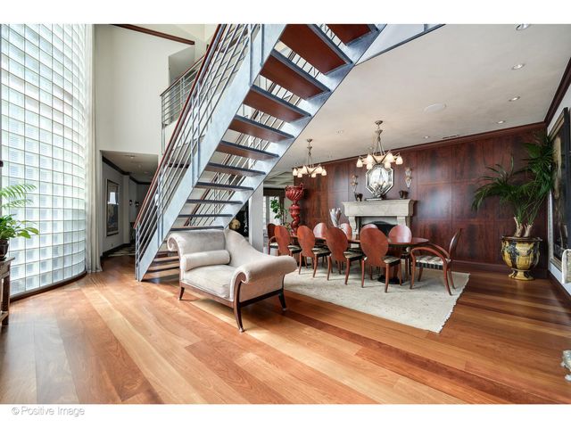 1811 N Howe Street, Chicago, IL 60614