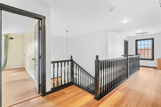 903 East Gaslight Drive, Springfield, MO 65810