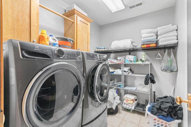 903 East Gaslight Drive, Springfield, MO 65810