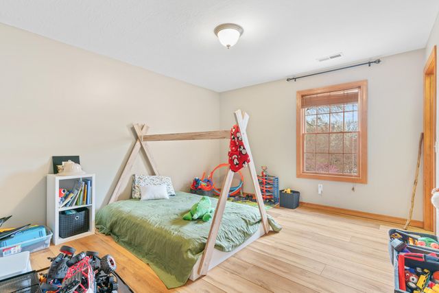 903 East Gaslight Drive, Springfield, MO 65810