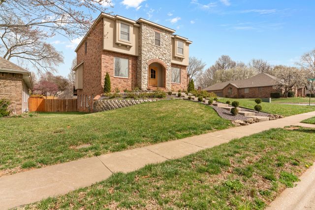 903 East Gaslight Drive, Springfield, MO 65810