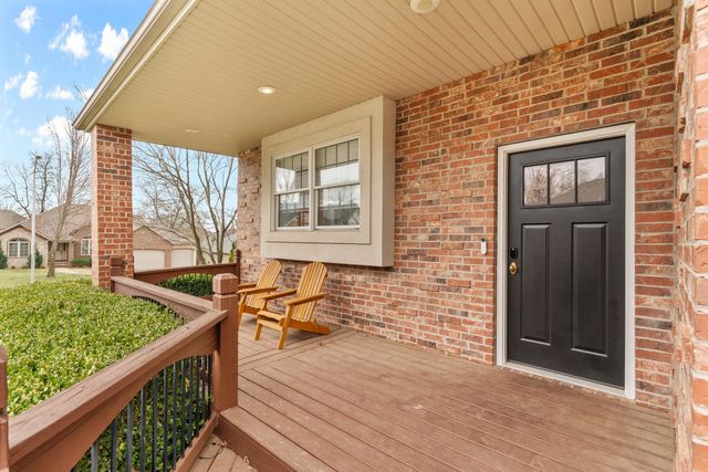 903 East Gaslight Drive, Springfield, MO 65810