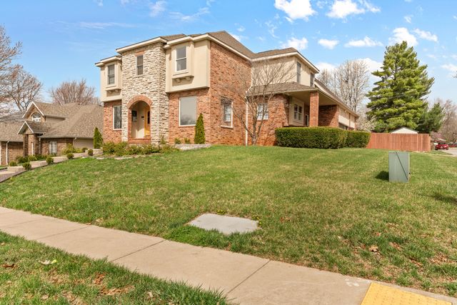 903 East Gaslight Drive, Springfield, MO 65810