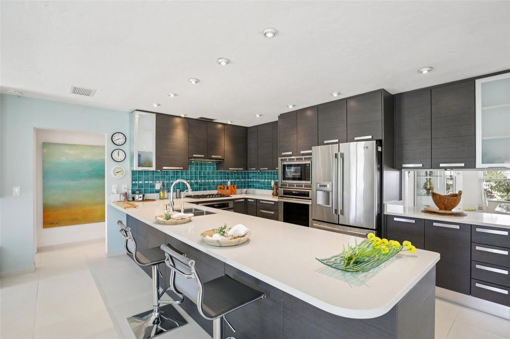 Image 11 of property listing at 4532 BIMINI DRIVE, Bradenton, FL 34210