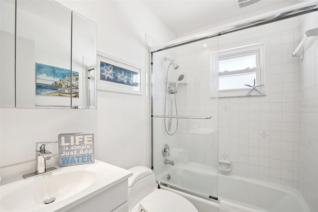 Image 19 of property listing at 4532 BIMINI DRIVE, Bradenton, FL 34210