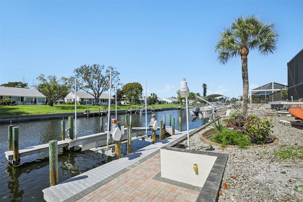 Image 28 of property listing at 4532 BIMINI DRIVE, Bradenton, FL 34210