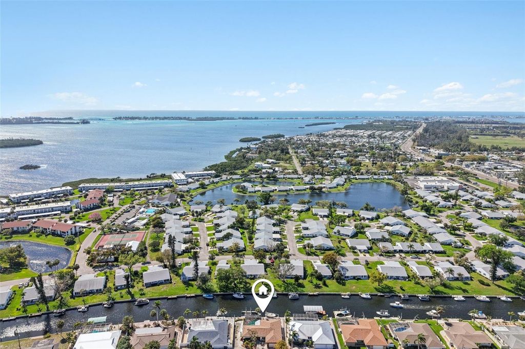 Image 30 of property listing at 4532 BIMINI DRIVE, Bradenton, FL 34210