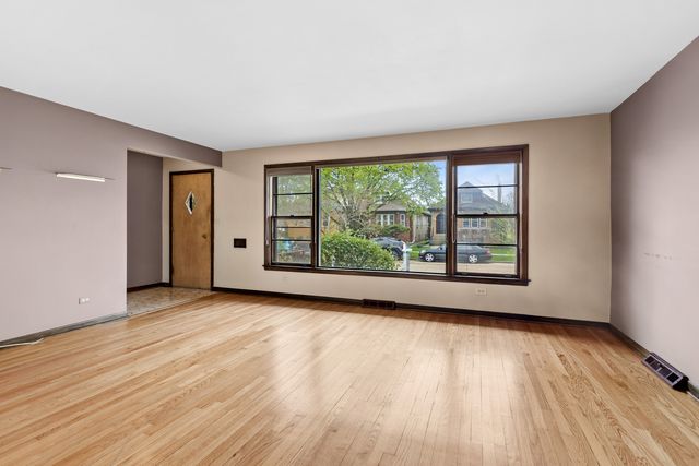 5906 Capulina Avenue, Morton Grove, IL 60053