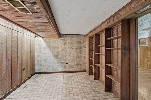 5906 Capulina Avenue, Morton Grove, IL 60053