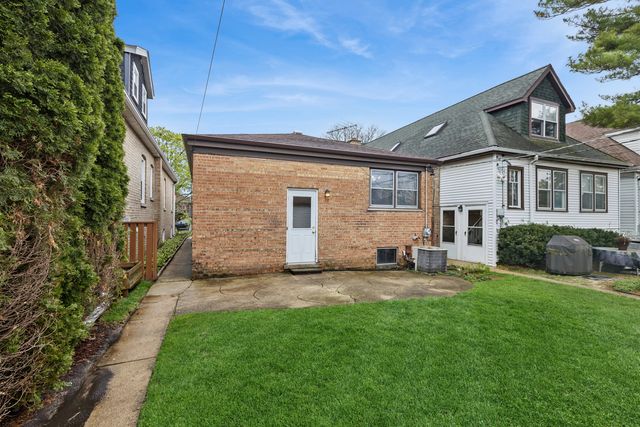 5906 Capulina Avenue, Morton Grove, IL 60053