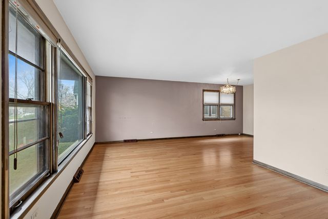 5906 Capulina Avenue, Morton Grove, IL 60053