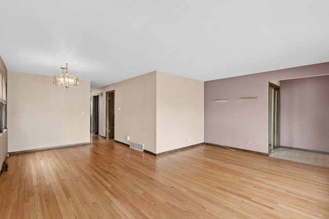 5906 Capulina Avenue, Morton Grove, IL 60053