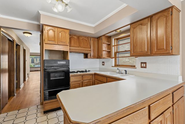 5906 Capulina Avenue, Morton Grove, IL 60053