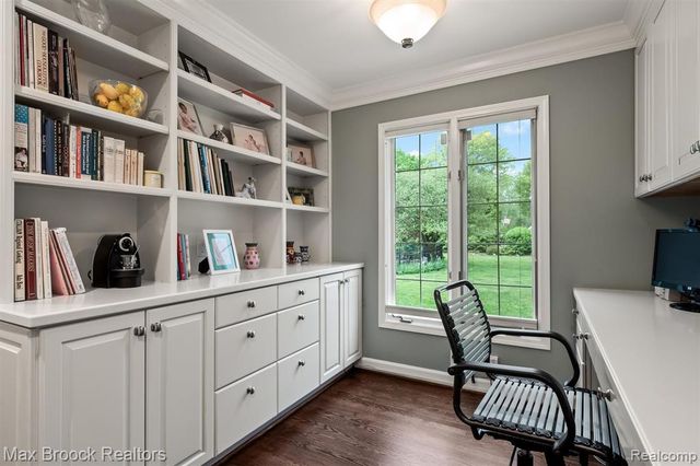 6280 Dakota Circle, Bloomfield Hills, MI 48301