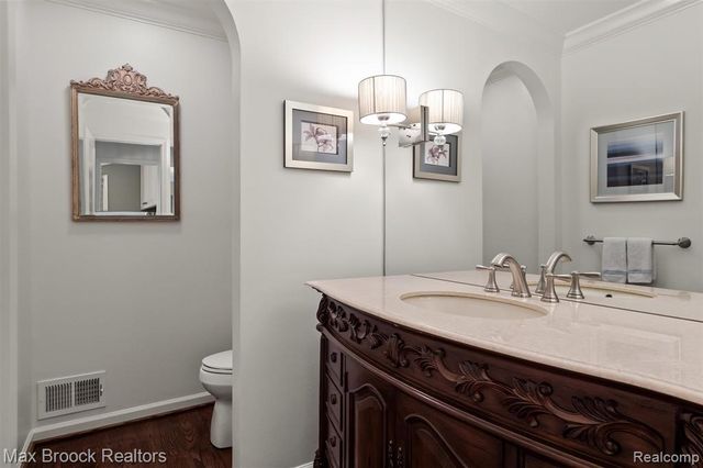 6280 Dakota Circle, Bloomfield Hills, MI 48301