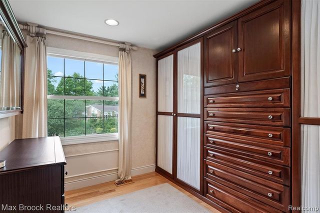 6280 Dakota Circle, Bloomfield Hills, MI 48301